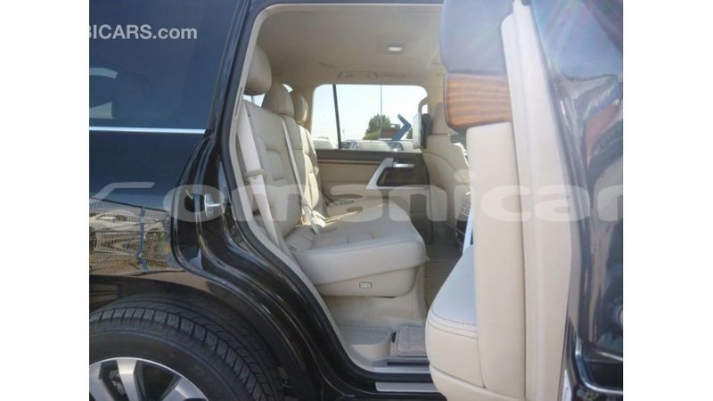 Big with watermark toyota land cruiser dhufar import dubai 3250
