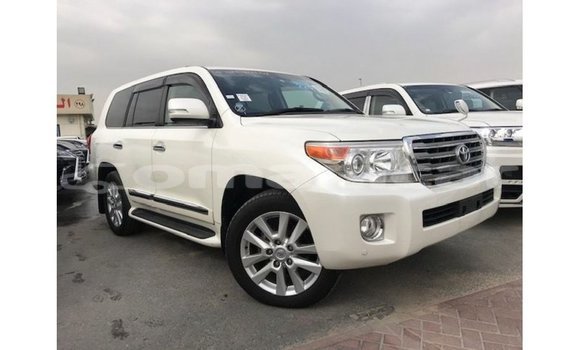Buy Import Toyota Land Cruiser White Car in Import - Dubai in Dhufar Buy Import Toyota Land Cruiser White Car in Import - Dubai in Dhufar