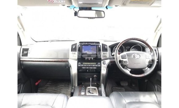 Buy Import Toyota Land Cruiser White Car in Import - Dubai in Dhufar Buy Import Toyota Land Cruiser White Car in Import - Dubai in Dhufar
