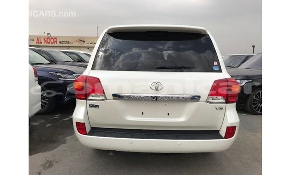 Buy Import Toyota Land Cruiser White Car in Import - Dubai in Dhufar Buy Import Toyota Land Cruiser White Car in Import - Dubai in Dhufar