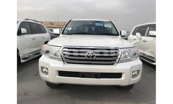 Buy Import Toyota Land Cruiser White Car in Import - Dubai in Dhufar Buy Import Toyota Land Cruiser White Car in Import - Dubai in Dhufar
