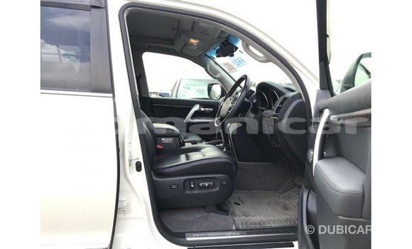 Buy Import Toyota Land Cruiser White Car in Import - Dubai in Dhufar Buy Import Toyota Land Cruiser White Car in Import - Dubai in Dhufar