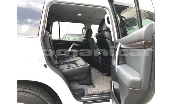 Buy Import Toyota Land Cruiser White Car in Import - Dubai in Dhufar Buy Import Toyota Land Cruiser White Car in Import - Dubai in Dhufar