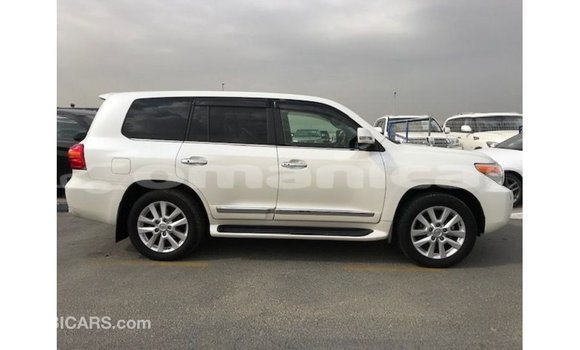 Buy Import Toyota Land Cruiser White Car in Import - Dubai in Dhufar Buy Import Toyota Land Cruiser White Car in Import - Dubai in Dhufar
