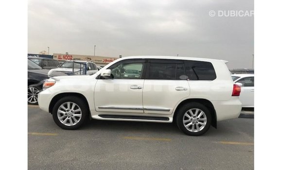 Buy Import Toyota Land Cruiser White Car in Import - Dubai in Dhufar Buy Import Toyota Land Cruiser White Car in Import - Dubai in Dhufar