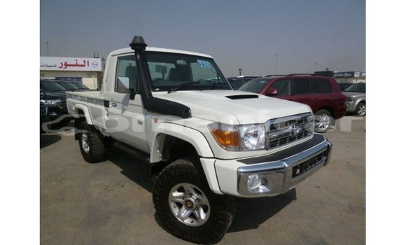 Buy Import Toyota Land Cruiser White Car in Import - Dubai in Dhufar Buy Import Toyota Land Cruiser White Car in Import - Dubai in Dhufar