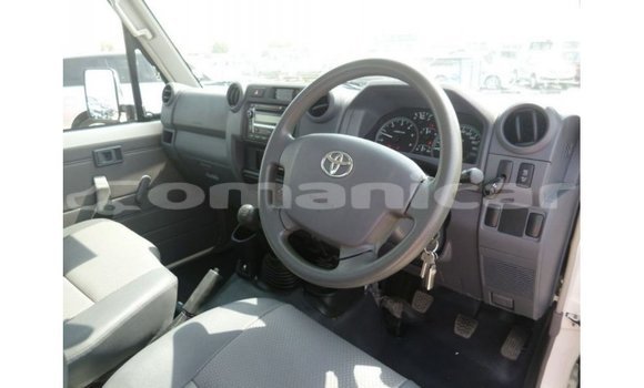 Buy Import Toyota Land Cruiser White Car in Import - Dubai in Dhufar Buy Import Toyota Land Cruiser White Car in Import - Dubai in Dhufar