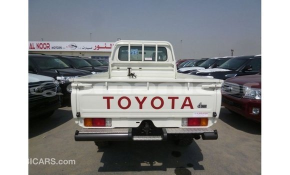 Buy Import Toyota Land Cruiser White Car in Import - Dubai in Dhufar Buy Import Toyota Land Cruiser White Car in Import - Dubai in Dhufar