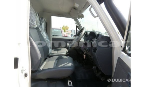 Buy Import Toyota Land Cruiser White Car in Import - Dubai in Dhufar Buy Import Toyota Land Cruiser White Car in Import - Dubai in Dhufar