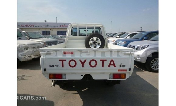 Buy Import Toyota Land Cruiser White Car in Import - Dubai in Dhufar Buy Import Toyota Land Cruiser White Car in Import - Dubai in Dhufar