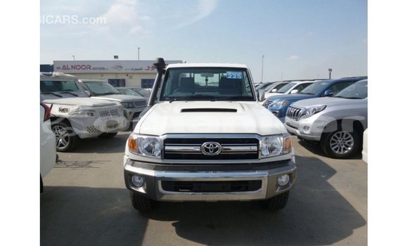 Buy Import Toyota Land Cruiser White Car in Import - Dubai in Dhufar Buy Import Toyota Land Cruiser White Car in Import - Dubai in Dhufar