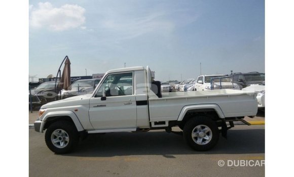 Buy Import Toyota Land Cruiser White Car in Import - Dubai in Dhufar Buy Import Toyota Land Cruiser White Car in Import - Dubai in Dhufar