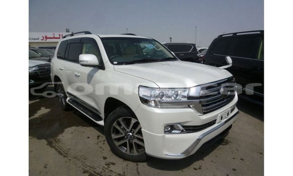 Buy Import Toyota Land Cruiser White Car in Import - Dubai in Dhufar Buy Import Toyota Land Cruiser White Car in Import - Dubai in Dhufar