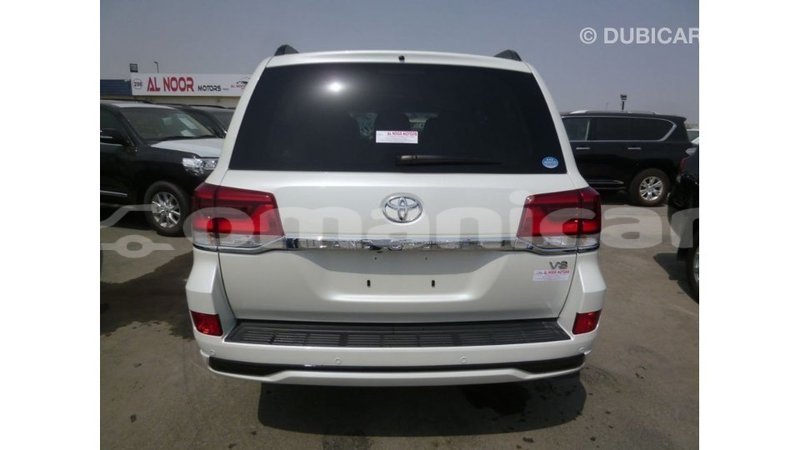 Big with watermark toyota land cruiser dhufar import dubai 3290