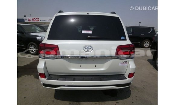 Buy Import Toyota Land Cruiser White Car in Import - Dubai in Dhufar Buy Import Toyota Land Cruiser White Car in Import - Dubai in Dhufar