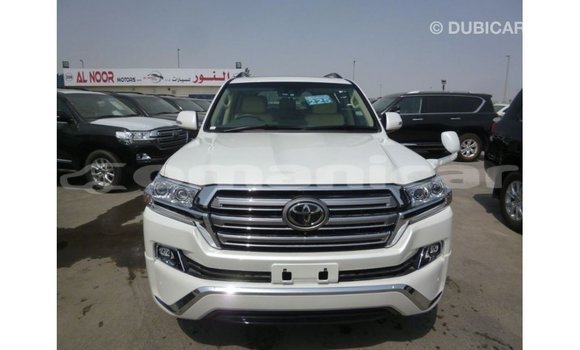 Buy Import Toyota Land Cruiser White Car in Import - Dubai in Dhufar Buy Import Toyota Land Cruiser White Car in Import - Dubai in Dhufar