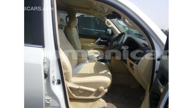 Big with watermark toyota land cruiser dhufar import dubai 3290