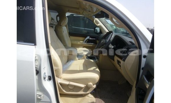 Buy Import Toyota Land Cruiser White Car in Import - Dubai in Dhufar Buy Import Toyota Land Cruiser White Car in Import - Dubai in Dhufar
