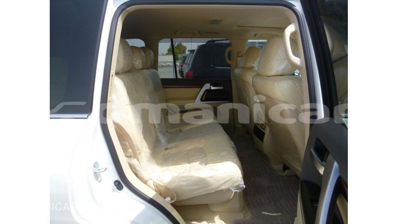Big with watermark toyota land cruiser dhufar import dubai 3290