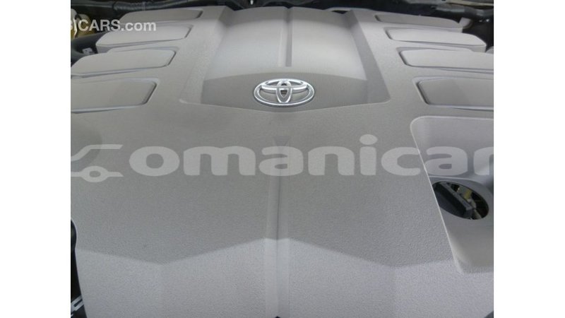 Big with watermark toyota land cruiser dhufar import dubai 3290