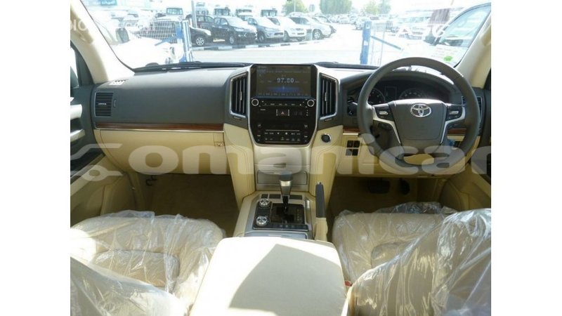 Big with watermark toyota land cruiser dhufar import dubai 3291