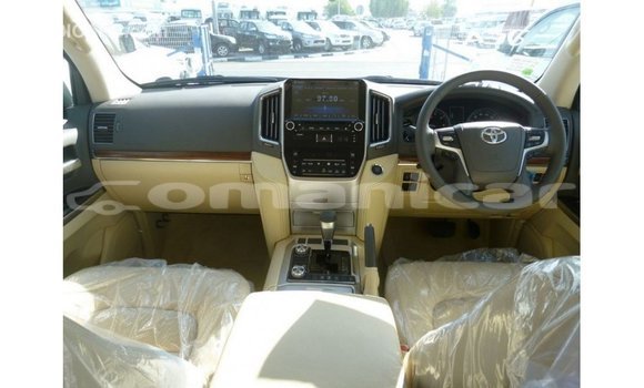 Buy Import Toyota Land Cruiser White Car in Import - Dubai in Dhufar Buy Import Toyota Land Cruiser White Car in Import - Dubai in Dhufar