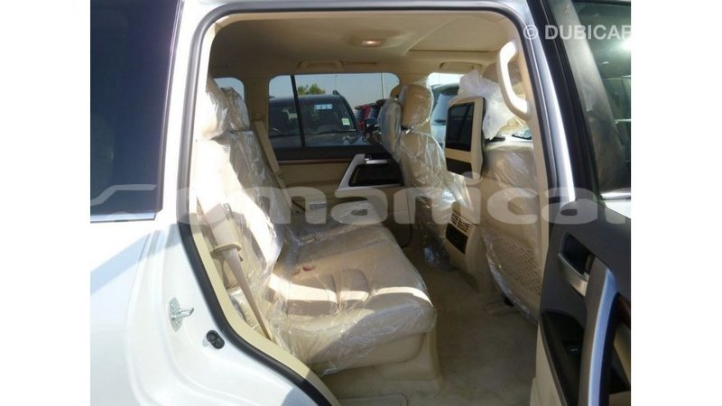 Big with watermark toyota land cruiser dhufar import dubai 3291