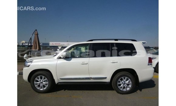 Buy Import Toyota Land Cruiser White Car in Import - Dubai in Dhufar Buy Import Toyota Land Cruiser White Car in Import - Dubai in Dhufar