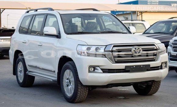 Buy Import Toyota Land Cruiser White Car in Import - Dubai in Dhufar Buy Import Toyota Land Cruiser White Car in Import - Dubai in Dhufar