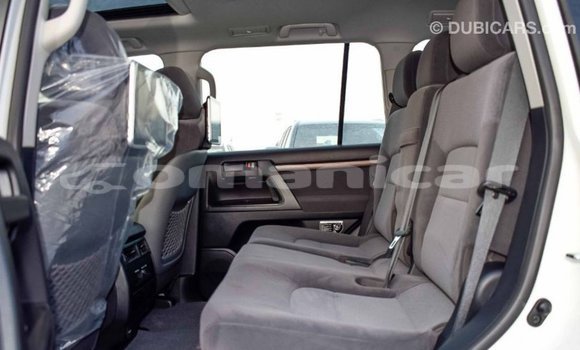 Buy Import Toyota Land Cruiser White Car in Import - Dubai in Dhufar Buy Import Toyota Land Cruiser White Car in Import - Dubai in Dhufar