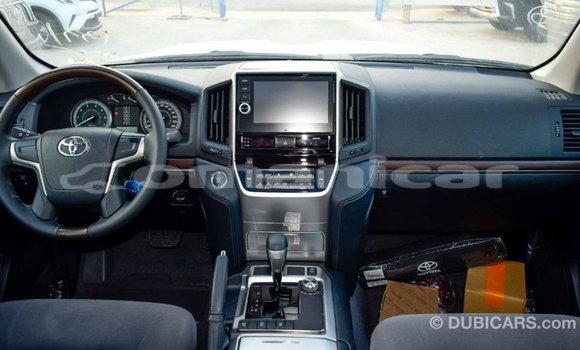 Buy Import Toyota Land Cruiser White Car in Import - Dubai in Dhufar Buy Import Toyota Land Cruiser White Car in Import - Dubai in Dhufar