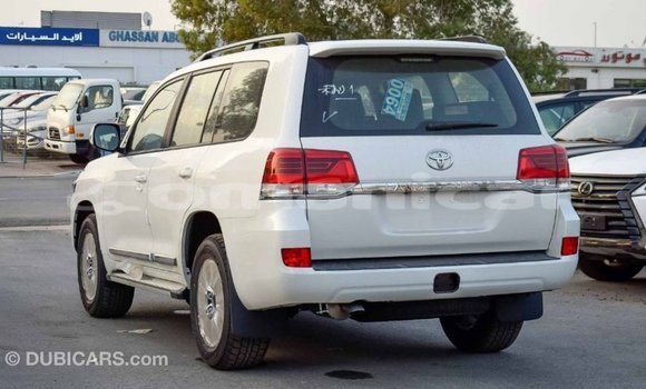 Buy Import Toyota Land Cruiser White Car in Import - Dubai in Dhufar Buy Import Toyota Land Cruiser White Car in Import - Dubai in Dhufar