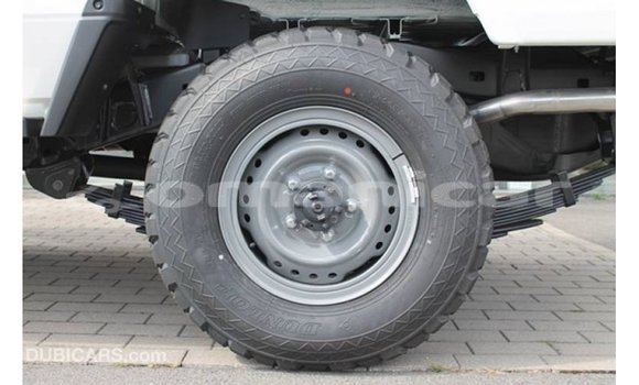 Buy Import Toyota Land Cruiser White Car in Import - Dubai in Dhufar Buy Import Toyota Land Cruiser White Car in Import - Dubai in Dhufar