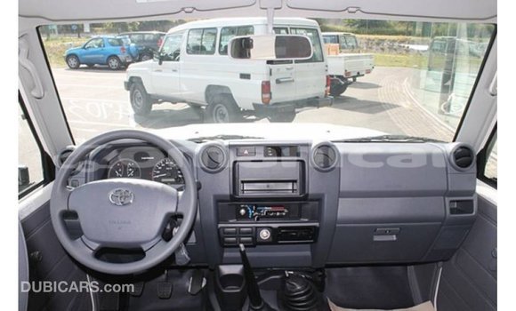 Buy Import Toyota Land Cruiser White Car in Import - Dubai in Dhufar Buy Import Toyota Land Cruiser White Car in Import - Dubai in Dhufar