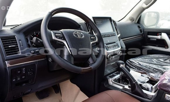Buy Import Toyota Land Cruiser White Car in Import - Dubai in Dhufar Buy Import Toyota Land Cruiser White Car in Import - Dubai in Dhufar