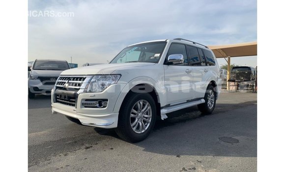 Buy Import Mitsubishi Pajero White Car in Import - Dubai in Dhufar Buy Import Mitsubishi Pajero White Car in Import - Dubai in Dhufar