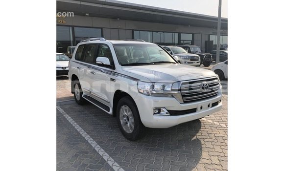 Buy Import Toyota Land Cruiser White Car in Import - Dubai in Dhufar Buy Import Toyota Land Cruiser White Car in Import - Dubai in Dhufar