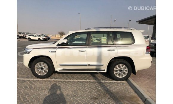 Buy Import Toyota Land Cruiser White Car in Import - Dubai in Dhufar Buy Import Toyota Land Cruiser White Car in Import - Dubai in Dhufar