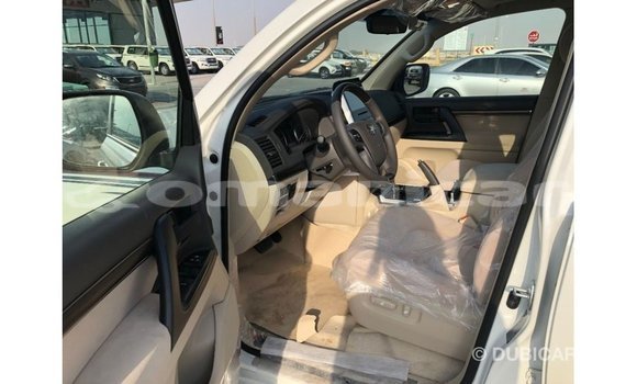 Buy Import Toyota Land Cruiser White Car in Import - Dubai in Dhufar Buy Import Toyota Land Cruiser White Car in Import - Dubai in Dhufar