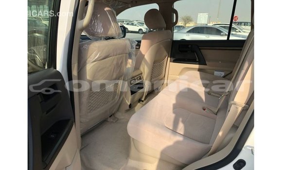 Buy Import Toyota Land Cruiser White Car in Import - Dubai in Dhufar Buy Import Toyota Land Cruiser White Car in Import - Dubai in Dhufar