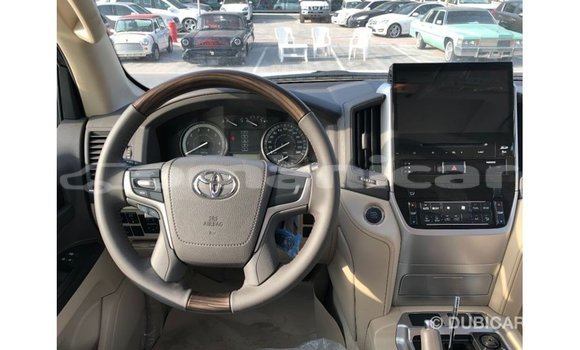 Buy Import Toyota Land Cruiser White Car in Import - Dubai in Dhufar Buy Import Toyota Land Cruiser White Car in Import - Dubai in Dhufar