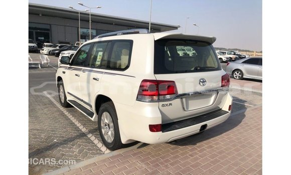 Buy Import Toyota Land Cruiser White Car in Import - Dubai in Dhufar Buy Import Toyota Land Cruiser White Car in Import - Dubai in Dhufar