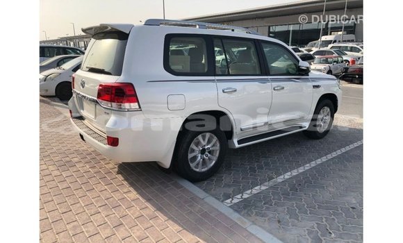 Buy Import Toyota Land Cruiser White Car in Import - Dubai in Dhufar Buy Import Toyota Land Cruiser White Car in Import - Dubai in Dhufar