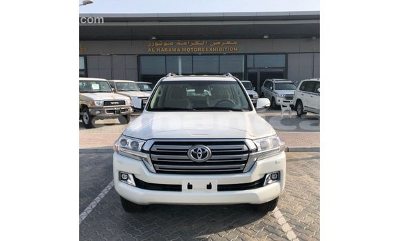 Buy Import Toyota Land Cruiser White Car in Import - Dubai in Dhufar Buy Import Toyota Land Cruiser White Car in Import - Dubai in Dhufar