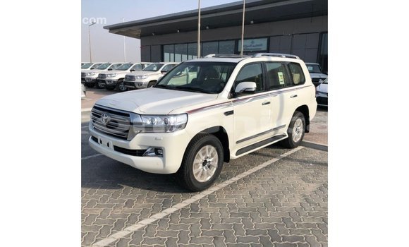 Buy Import Toyota Land Cruiser White Car in Import - Dubai in Dhufar Buy Import Toyota Land Cruiser White Car in Import - Dubai in Dhufar