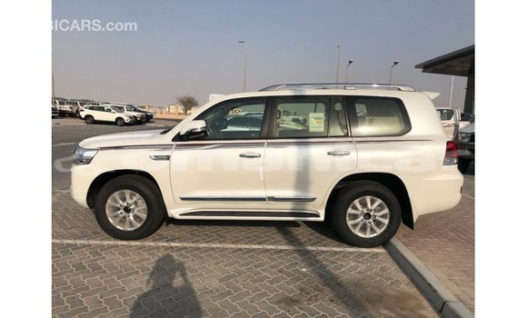Buy Import Toyota Land Cruiser White Car in Import - Dubai in Dhufar Buy Import Toyota Land Cruiser White Car in Import - Dubai in Dhufar