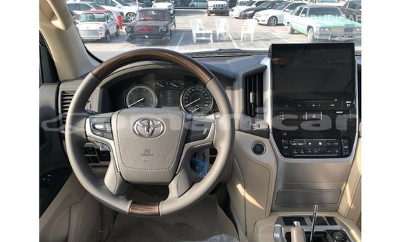 Buy Import Toyota Land Cruiser White Car in Import - Dubai in Dhufar Buy Import Toyota Land Cruiser White Car in Import - Dubai in Dhufar