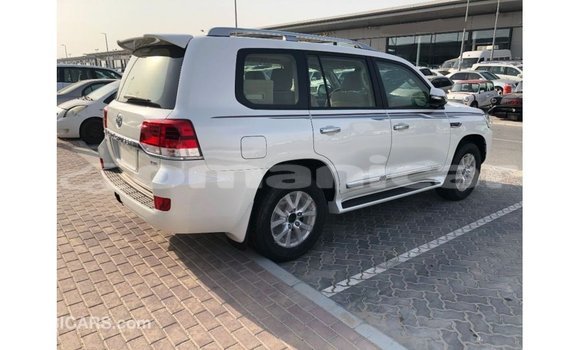 Buy Import Toyota Land Cruiser White Car in Import - Dubai in Dhufar Buy Import Toyota Land Cruiser White Car in Import - Dubai in Dhufar