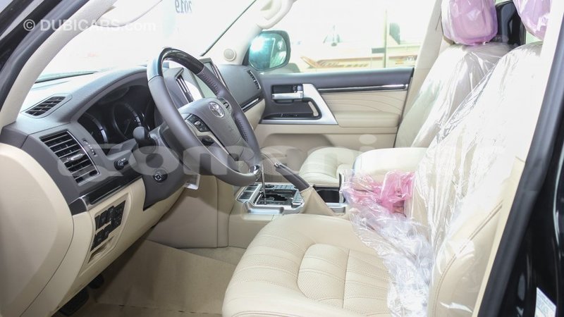Big with watermark toyota land cruiser dhufar import dubai 3329