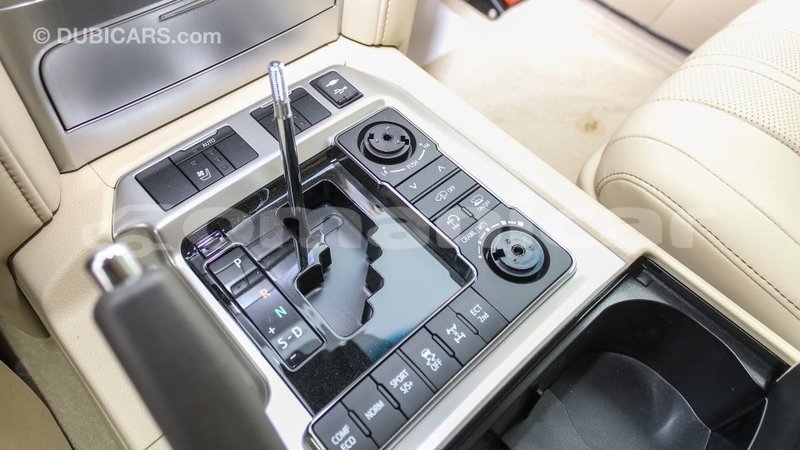 Big with watermark toyota land cruiser dhufar import dubai 3329